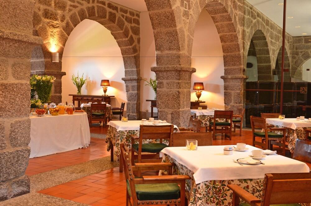 Pousada Mosteiro De Guimaraes Luaran gambar Restaurant in Galicia, Spain