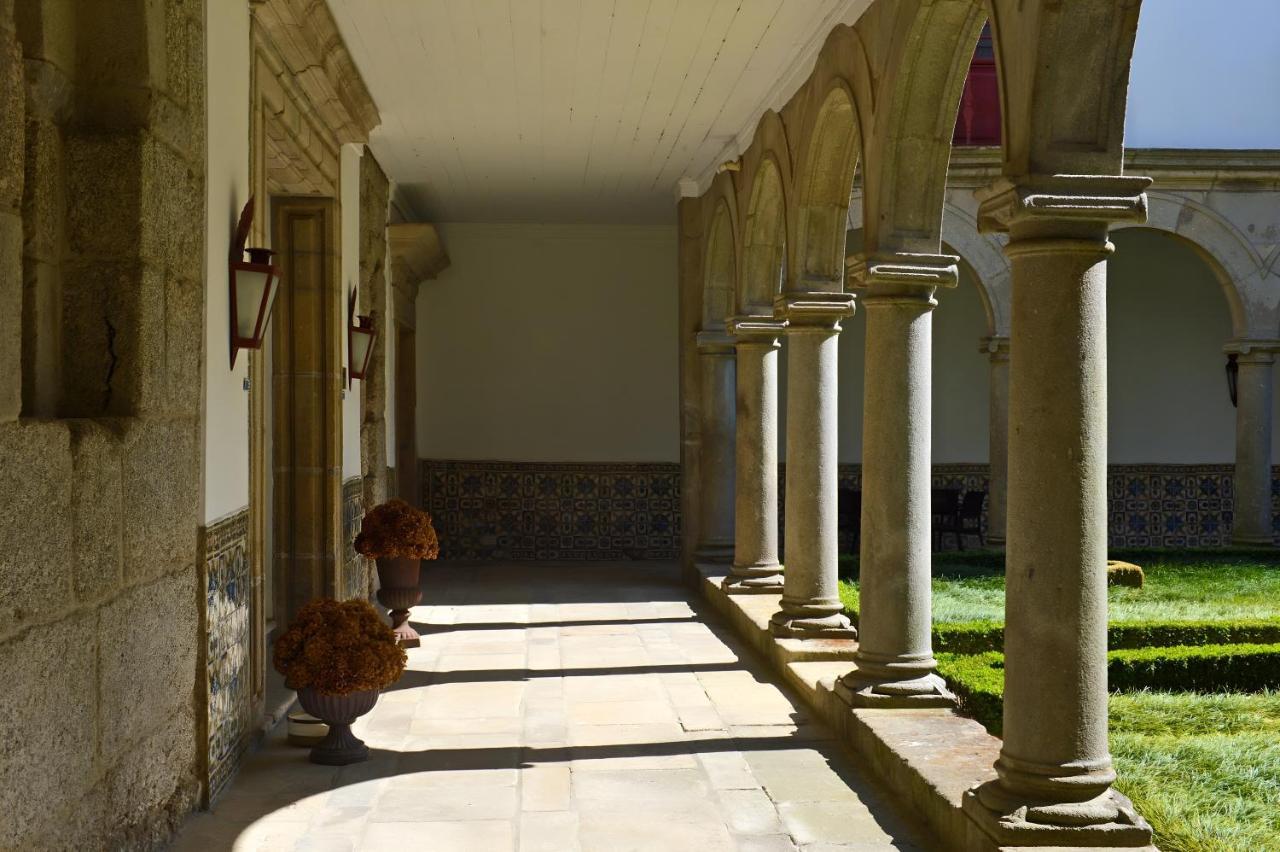 Pousada Mosteiro De Guimaraes Luaran gambar Cloister of the monastery