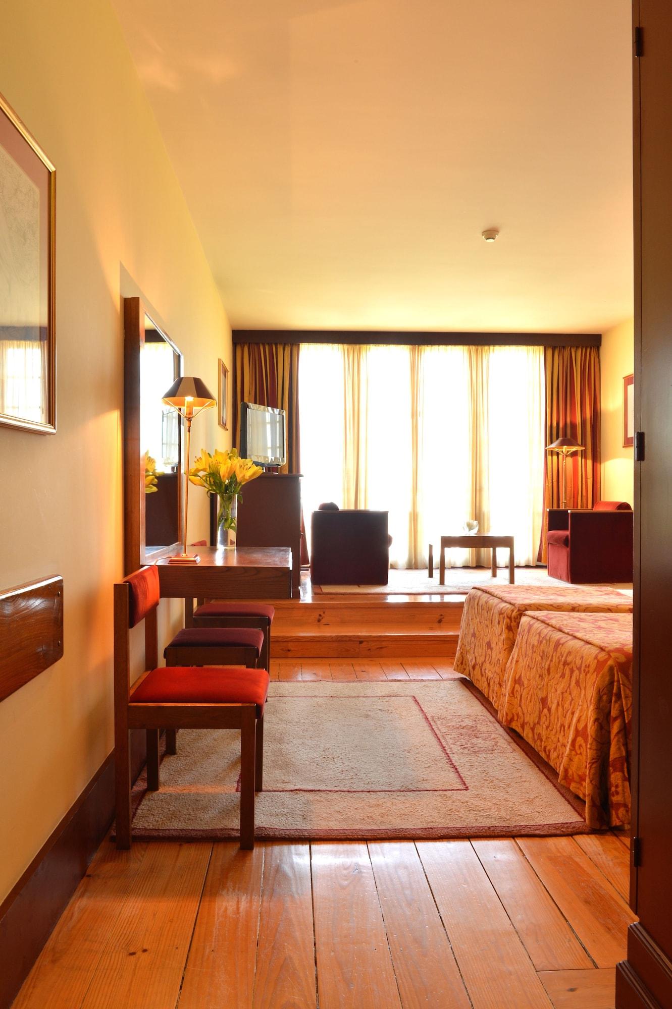 Pousada Mosteiro De Guimaraes Luaran gambar A room at the Hotel de la Ville