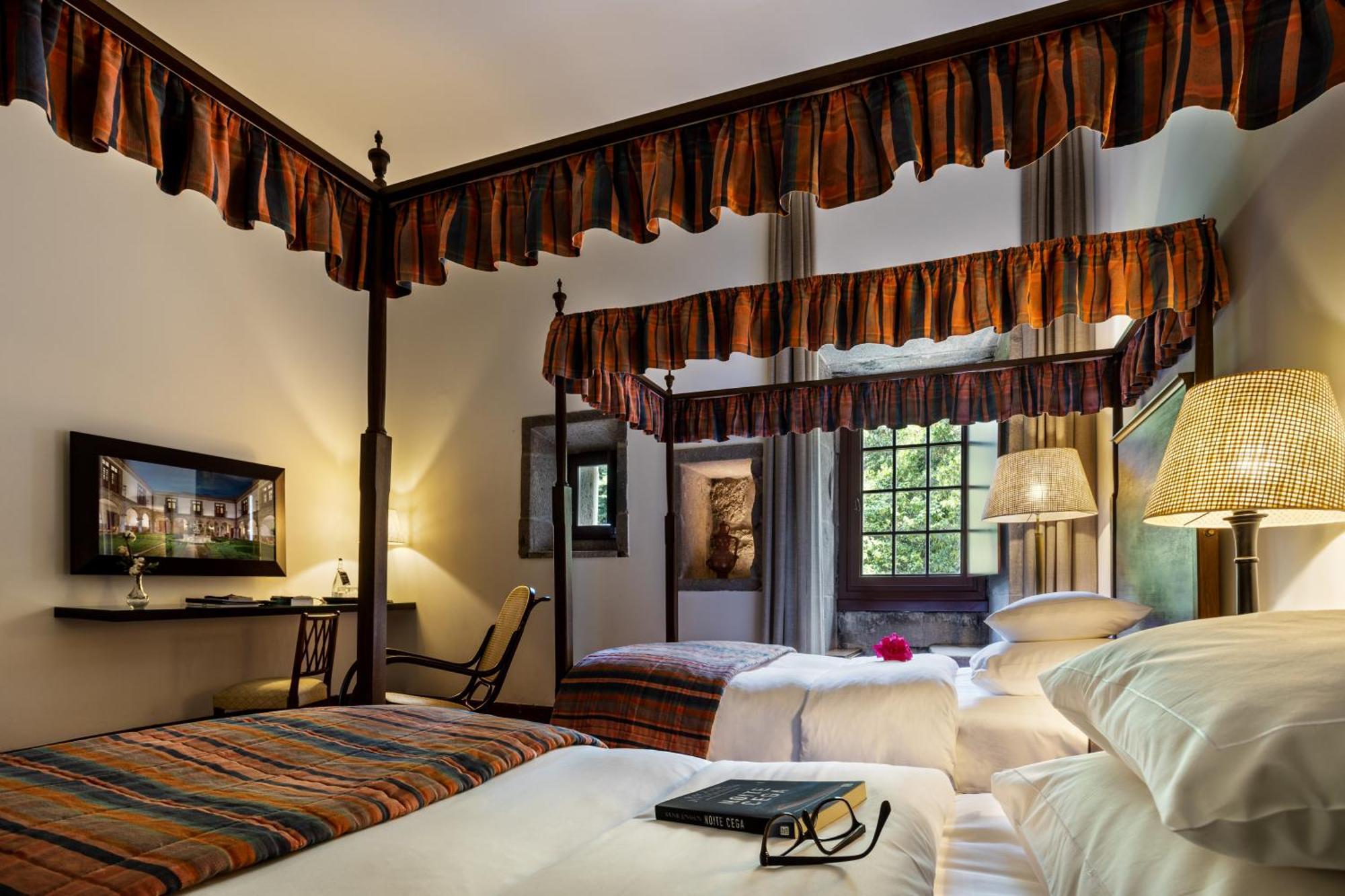 Pousada Mosteiro De Guimaraes Luaran gambar A room at the hotel