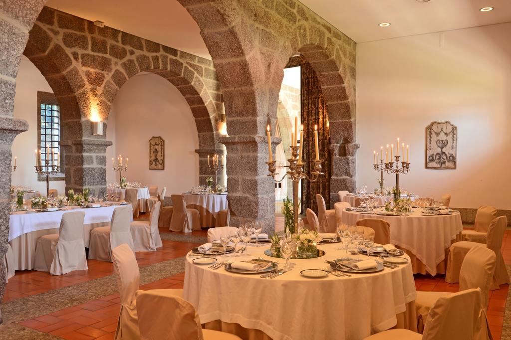 Pousada Mosteiro De Guimaraes Luaran gambar The interior of the church, converted into a restaurant