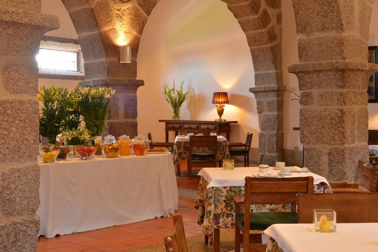 Pousada Mosteiro De Guimaraes Luaran gambar The interior of the restaurant